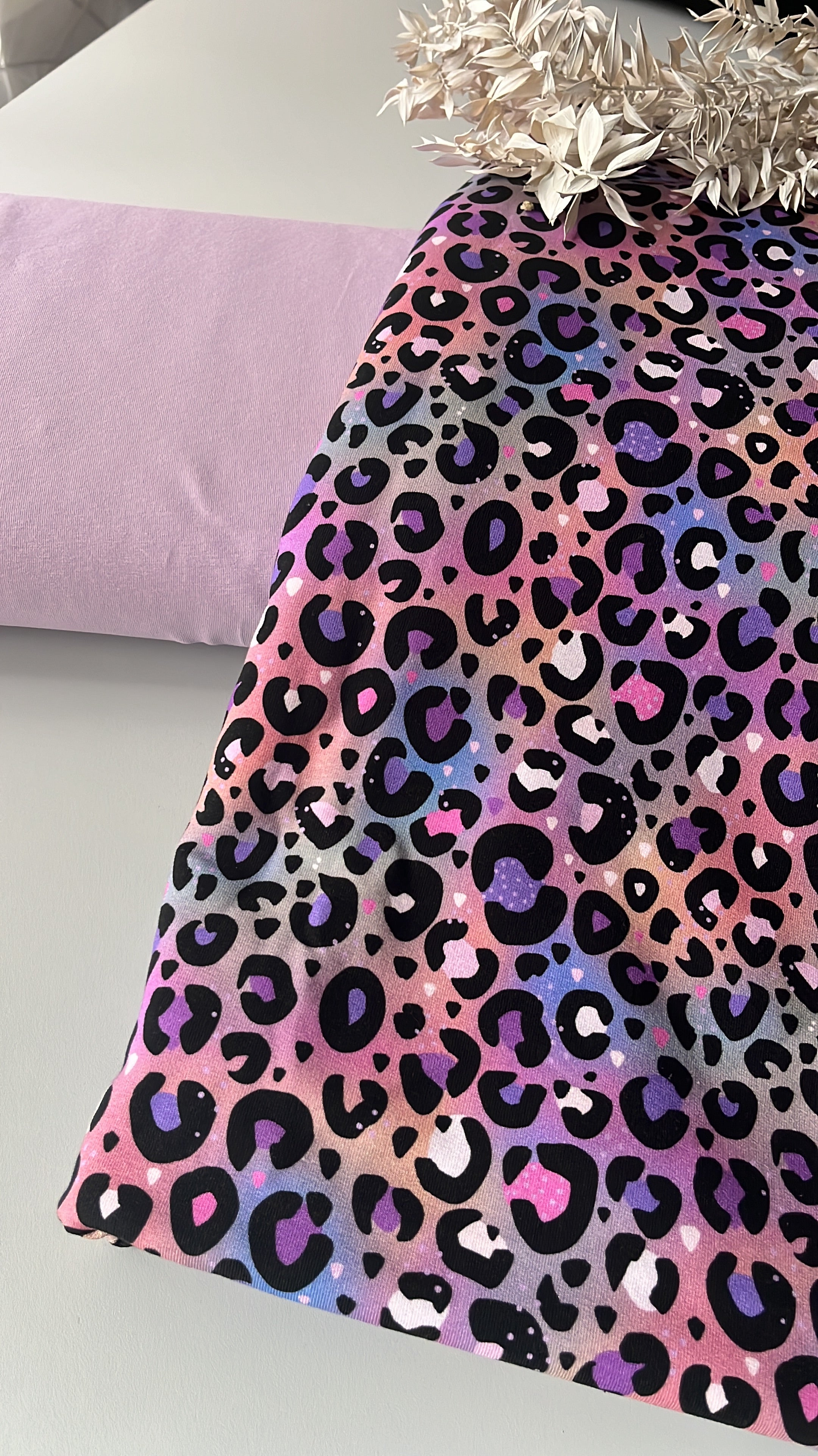 Lila Leo  Dauervorbestellung